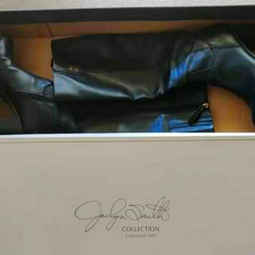 Jaclyn Smith Size 8 Boots